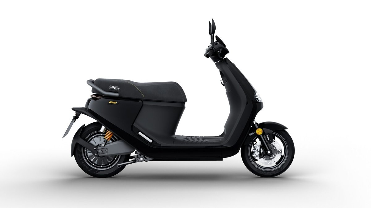 Segway Ninebot E300SE Review: The Flagship Electric Scooter Redefining Smart Urban Mobility