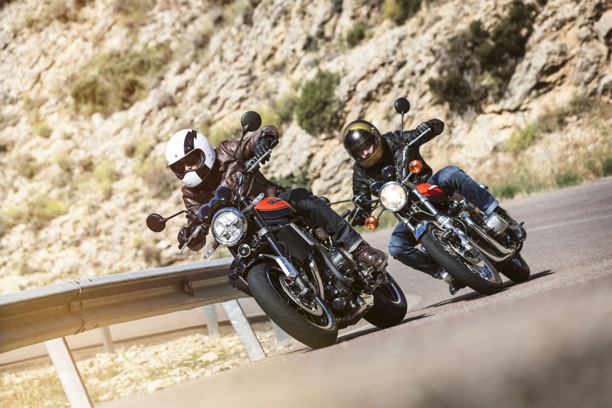 Kawasaki Z900RS vs Triumph Speed Twin 1200: Retro Roadster Head-to-Head